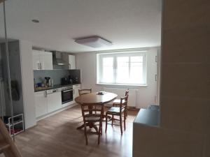 Kuchyň nebo kuchyňský kout v ubytování Ferienwohnung zum Hirschgrund