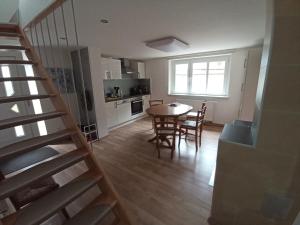 Kuchyň nebo kuchyňský kout v ubytování Ferienwohnung zum Hirschgrund