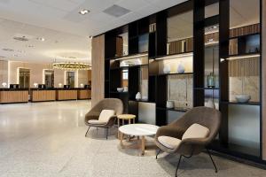 A seating area at Melia Avenida de America