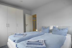 two beds in a room with towels on them at Villa Obendtied, FW 3 in Zingst