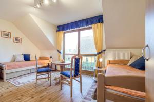 a bedroom with two beds and a window at Sommerwind Whg 3 in Zingst