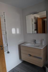 Ένα μπάνιο στο Apartamento CATA Santiago de Compostela