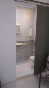 a bathroom with a toilet and a sink at RECANTO DE ZEZE in Ilhéus