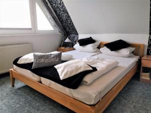 Ein Bett oder Betten in einem Zimmer der Unterkunft Revenstorf Wohnung 3