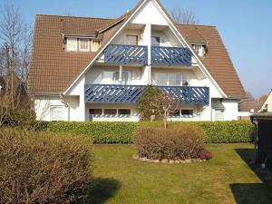 a house with solar panels on the side of it at Müggenburger Weg 1 Whg 1 in Zingst