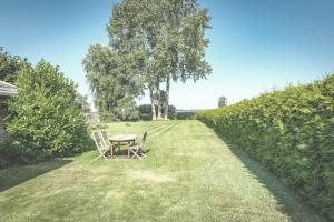 a table and two chairs sitting in the grass at FeWo Kranich in Fuhlendorf