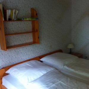 a bedroom with a bed and a book shelf at Ferienhof Bisdorf "Lunauhaus" Reihenhaus in Bisdorf