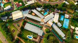 an overhead view of a building with a swimming pool at La Dolce Villa in Avaré