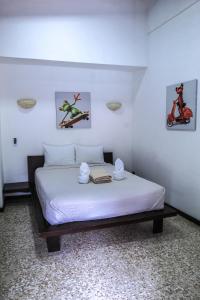 Postel nebo postele na pokoji v ubytování Café de Playa Beach Front Hotel