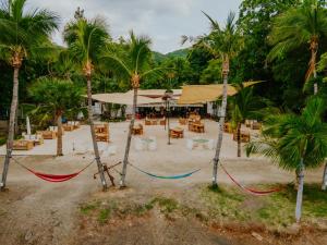 ココにあるCafé de Playa Beach Front Hotelのギャラリーの写真