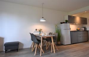 a kitchen with a table and chairs in a room at Landhaus Lippmann Whg1 in Grönwohldshorst
