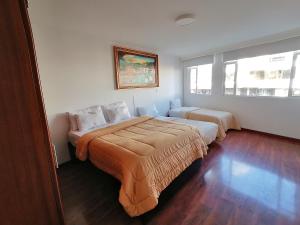 En eller flere senger på et rom på Hotel Paipa Inn