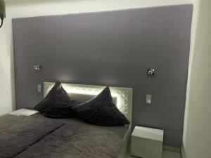 a bedroom with a bed with two pillows on it at Moderne 2 Zimmer Wohnung mit Vollausstattung in Ketsch