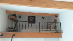 Ένα ή περισσότερα κρεβάτια σε δωμάτιο στο Maison avec jardin et vue - Le Pont du Loup 06