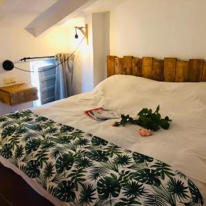a bed with a blanket with plants on it at vtar la veguilla in Polvillar