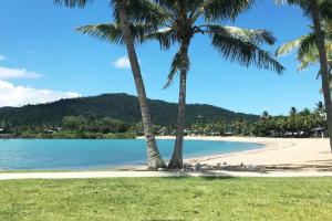 Gallery image of LILY LAMOND, T/House, outdoor shower, 5 min walk to the ocean, Airlie Beach in Airlie Beach