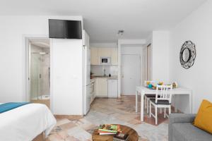 Kuchyň nebo kuchyňský kout v ubytování Romana Playa Apartamento Elviria