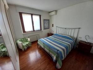 A bed or beds in a room at Villetta con giardino e parcheggio coperto