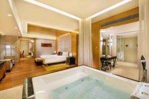 Voodi või voodid majutusasutuse Hotel Okura Macau toas