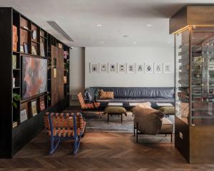Ink Hotel Tel Aviv的休息区