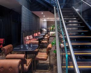 Ink Hotel Tel Aviv的休息区