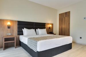 Кровать или кровати в номере Eleven Inn Tbilisi