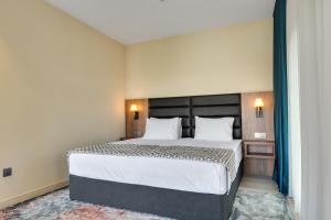 Кровать или кровати в номере Eleven Inn Tbilisi