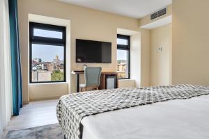 Кровать или кровати в номере Eleven Inn Tbilisi