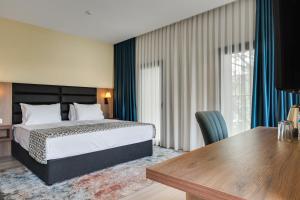 Кровать или кровати в номере Eleven Inn Tbilisi