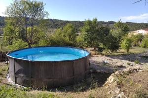Majoituspaikassa Casa Rural en el Matarraña. tai sen lähellä sijaitseva uima-allas