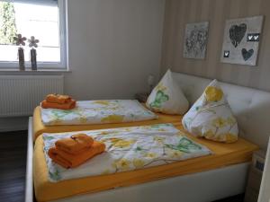two beds with stuffed animals on them in a bedroom at Ferienwohnung Marschall in Heiligenhafen