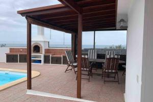 The swimming pool at or close to VILLA LÍA