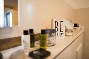 a bathroom counter with a be a happy sign on it at Ferienwohnung 1 in Hoyerswerda