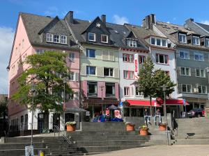 a group of buildings on a city street at Fuchsbau unterm Krönchen in Siegen