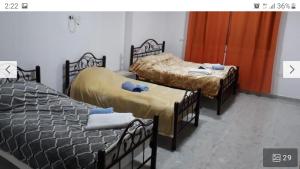2 camas individuais num quarto com em Chez William em Belém