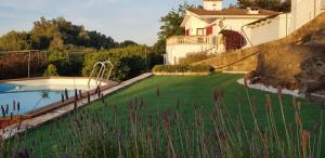 Bazén v ubytovaní Finca Sa Cova de Mallorca alebo v jeho blízkosti