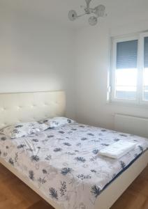 Ένα ή περισσότερα κρεβάτια σε δωμάτιο στο Apartman Venezija