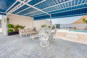 Gallery image of Stella Stays Cozy Beachfront Villa Private Pool 4BDR in Dubai