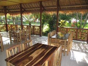 Pondok Siola tesisinde bir restoran veya yemek mekanı