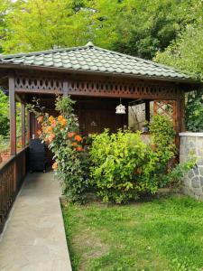Zahrada ubytování Apartament Fluturaș de Stâncă Comarnic