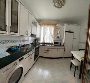 Kuchyň nebo kuchyňský kout v ubytování Apartamento Alonso 1