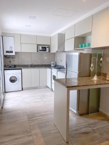 a kitchen with a washer and dryer at La Pedrera Apart in Villa María