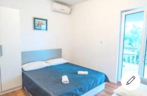 Postel nebo postele na pokoji v ubytování Apt White Idyll, 3 bedrooms, 3 bathrooms, terrace apt