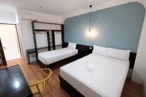 Gallery image of Beds & Friends Hostel Mactan with Pool and Bar in Mactan