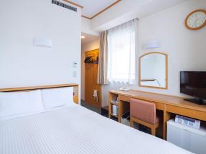 Hotel Cuore Nagasaki Ekimae tesisinde bir odada yatak veya yataklar