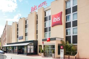 a hotel with a sign on the side of it at ibis Paris Gennevilliers in Gennevilliers