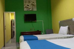 A bed or beds in a room at RedDoorz near Bandara Adi Soemarmo Solo