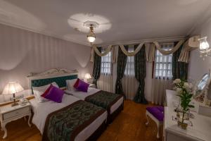 Ένα ή περισσότερα κρεβάτια σε δωμάτιο στο Tuvana Hotel