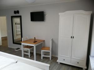 TV a/nebo společenská místnost v ubytování Pension Schlossblick Thallwitz