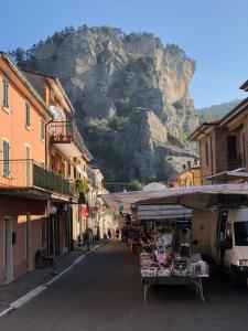 a city street with a mountain in the background at da Susanna in Perticara